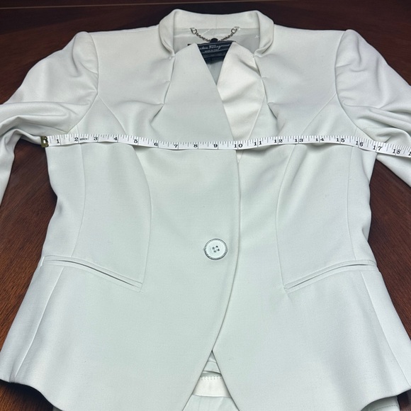 Salvatore Ferragamo Elegant White Women's Blazer and trousers SET, sz 40 IT/6 US - Picture 4 of 16